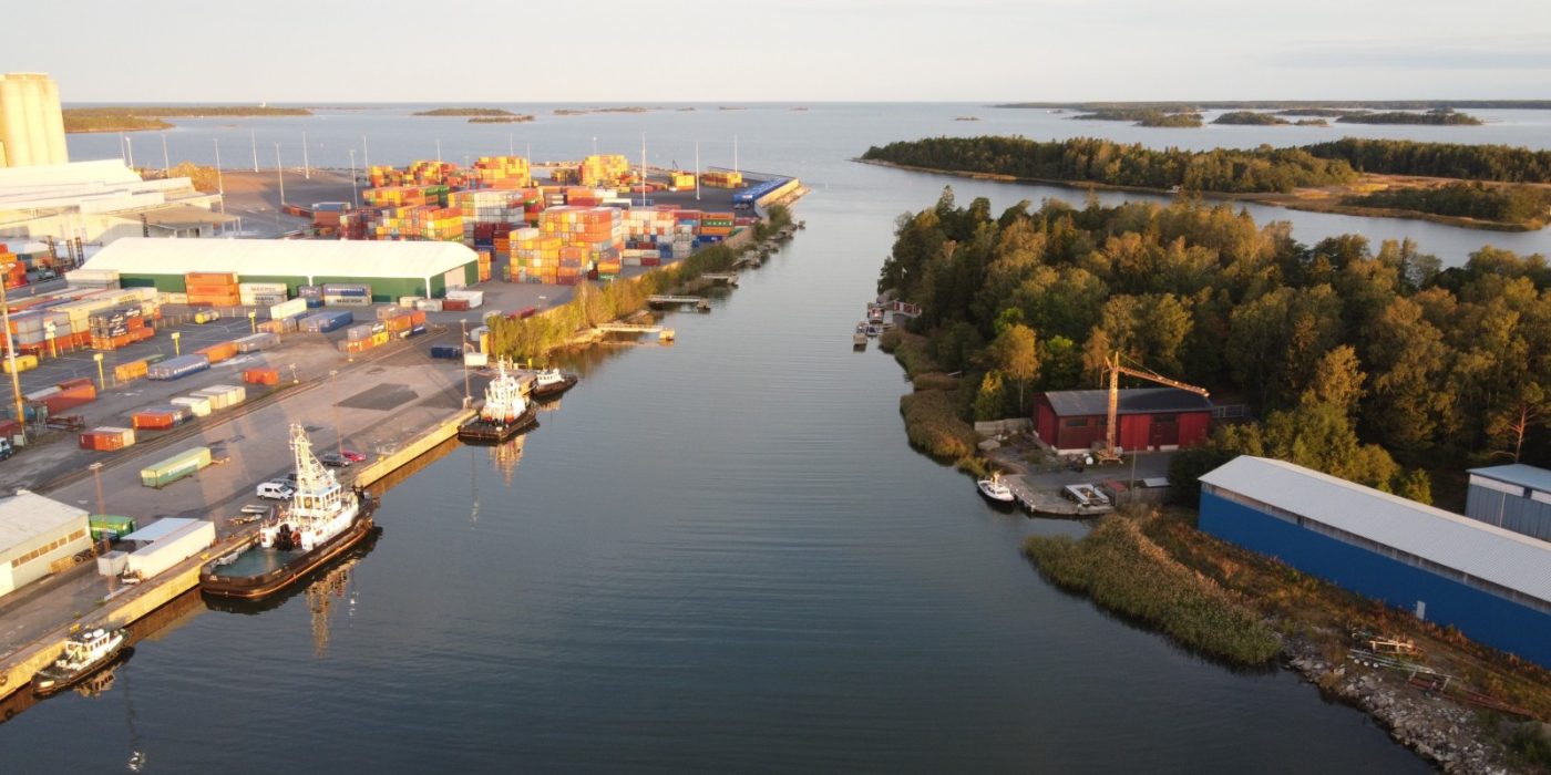 Ilmakuva satamasta.