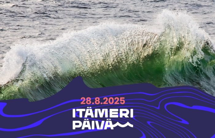 Aallon kuva. Tekstinä päällä 28.8.2025 Itämeripäivä.