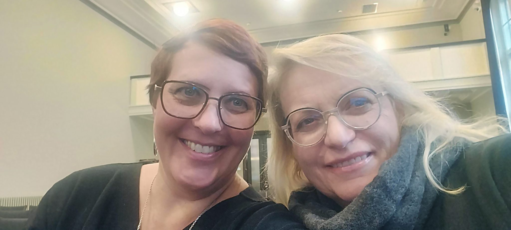 Merilogistiikan tutkimuskeskuksen johtava tutkija Minna Keinänen-Toivola ja SAMKin opetuspäällikkö Daniela Tanhua.