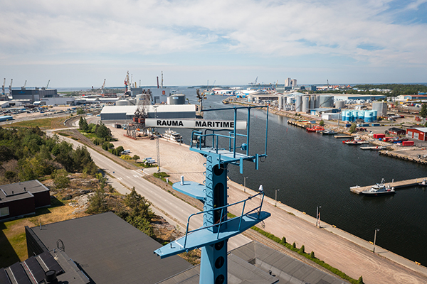 Kuvituskuva. Tutka, jossa lukee Rauma Maritime.