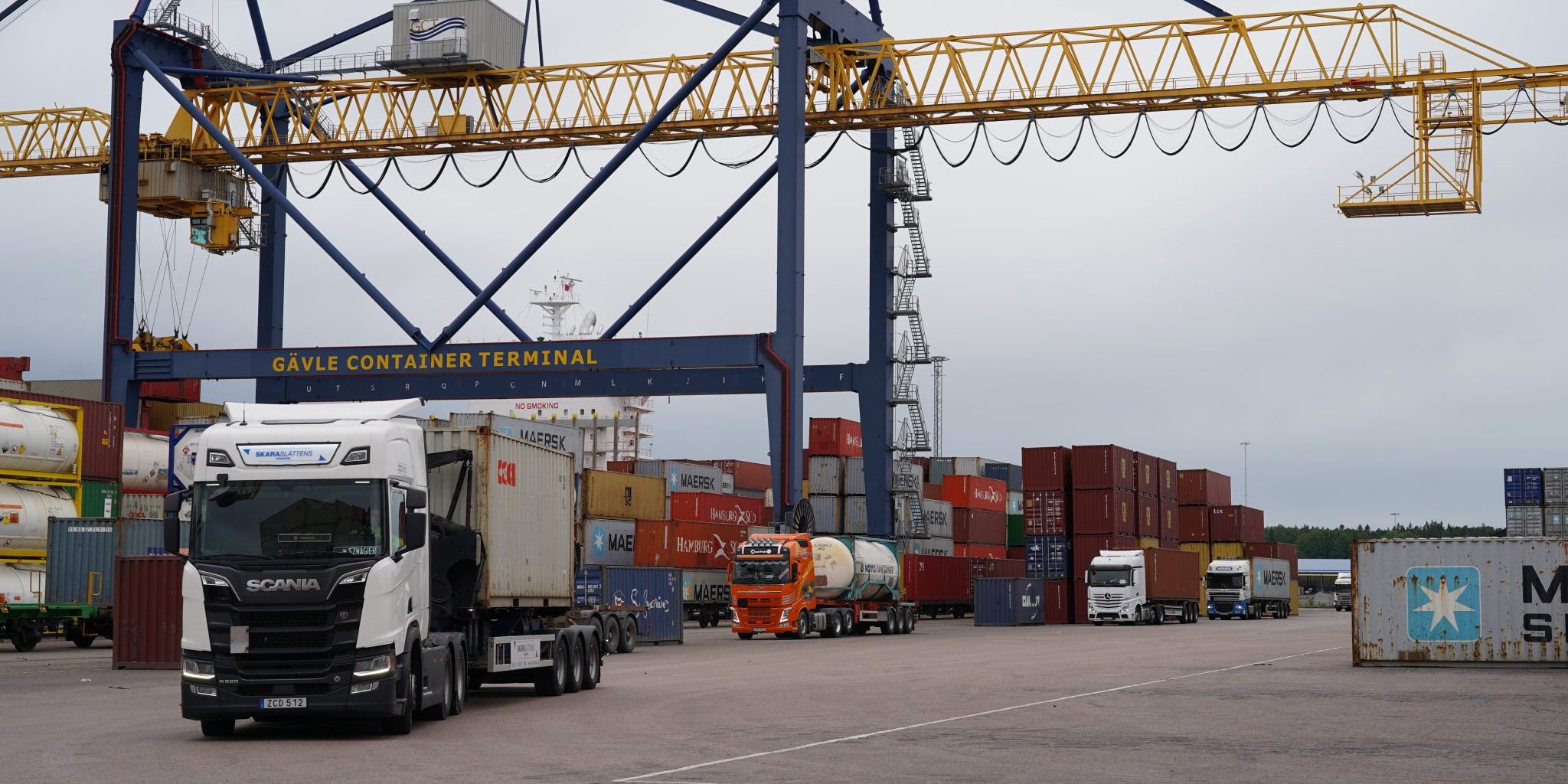 Trucks are queuing in the port of Gävle.