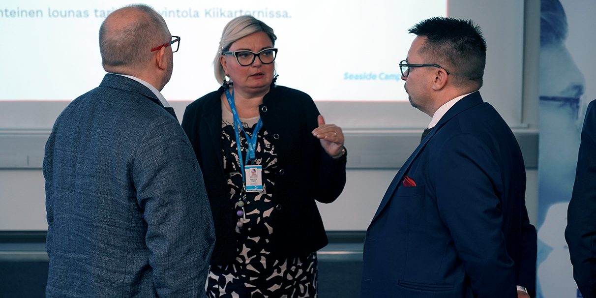 Merilogistiikan tutkimuspäällikkö <b>Katri Rajala</b> avasi Merilogistiikan tutkimusfoorumin ja korosti, että arktisen osaamisen kehittäminen vaatii jatkuvaa yhteistyötä ja tutkittuun tietoon nojaavaa keskustelua