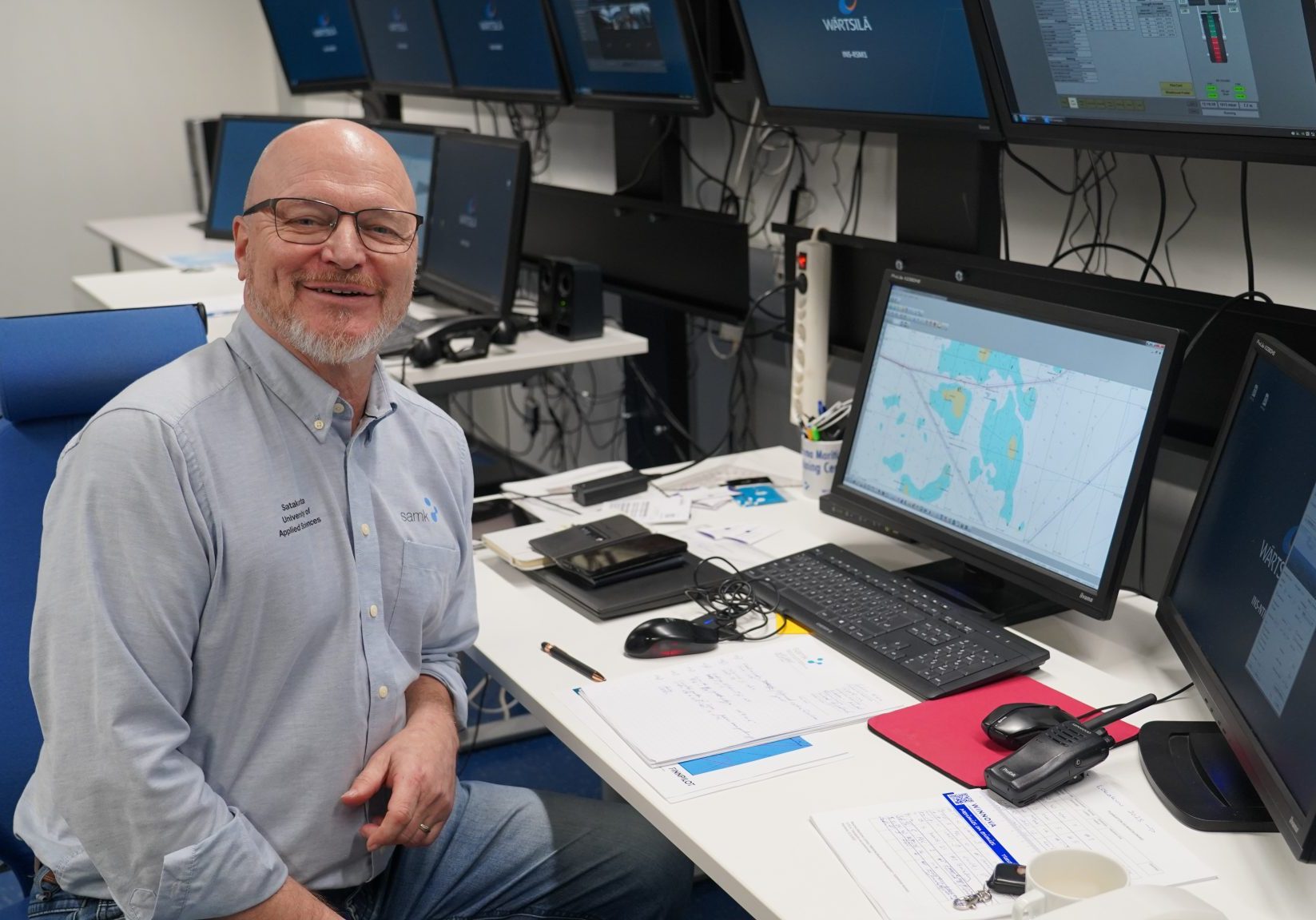 Heikki Koivisto in the simulator control room.