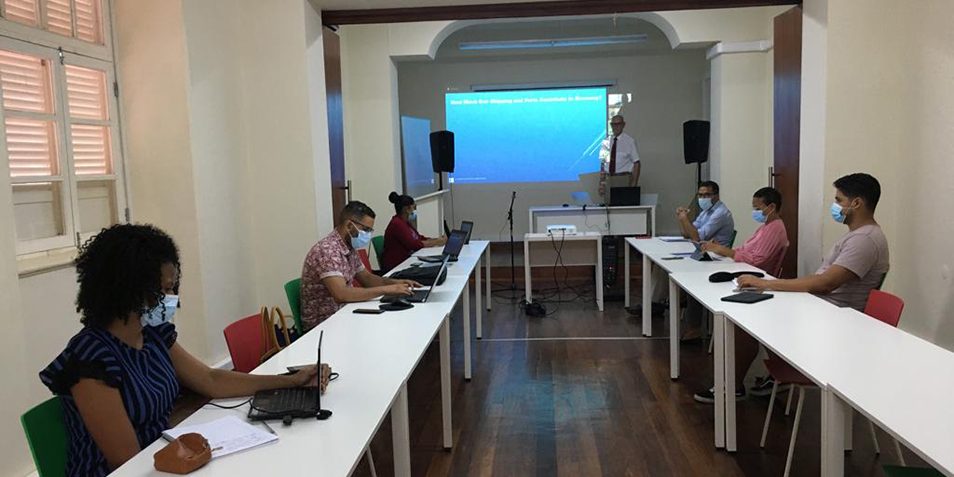 Students sitting in rows of tables. Markku Mylly teaches in the background.