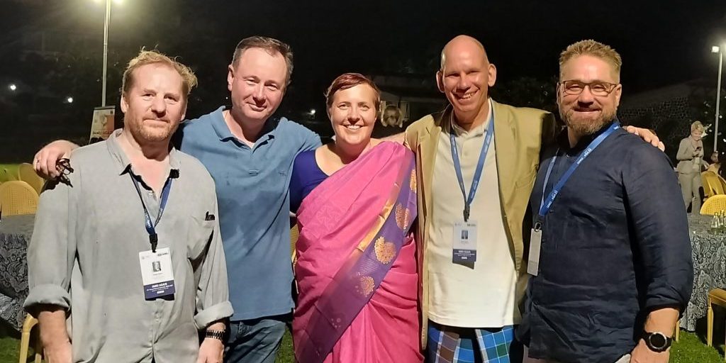 Minna ryhmäkuvassa.